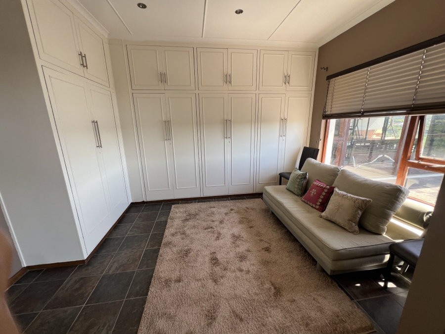 4 Bedroom Property for Sale in Bonza Bay Eastern Cape